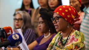 Mulino se reunirá con feministas ante polémica por el Ministerio de la Mujer