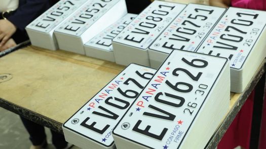 Las placas de septiembre del 2026 ya están disponibles y se pueden retirar en el Centro de Placas en Calidonia de lunes a viernes de 7:00 a.m. a 6:00 p.m., el sábado 24 de 7:00 a.m. a 6:00 p.m., y el domingo 25 de 8:00 a.m., a 4:00 p.m. Las placas de septiembre del 2026 ya están disponibles y se pueden retirar en el Centro de Placas en Calidonia de lunes a viernes de 7:00 a.m. a 6:00 p.m., el sábado 24 de 7:00 a.m. a 6:00 p.m., y el domingo 25 de 8:00 a.m., a 4:00 p.m.