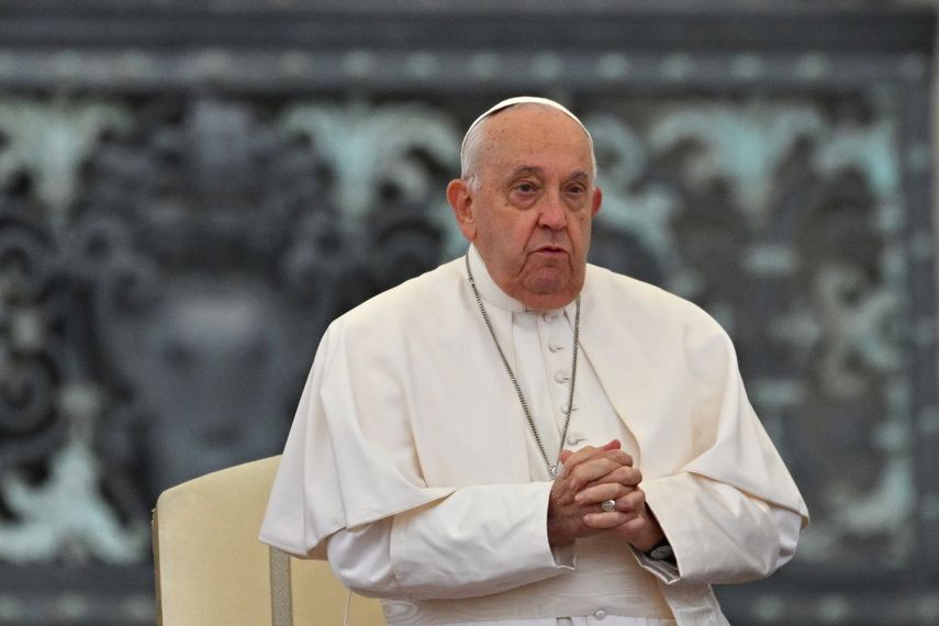 El papa Francisco deja de usar máscara de oxígeno, anuncia el Vaticano