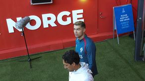 Cristiano Ronaldo ha sido sancionado con 30 días de suspensión y una multa de 255 euros por abandonar la concentración de la selección de Portugal debido a desacuerdos con el seleccionador, Jorge Jesus, anunció este lunes el Consejo de Disciplina de la Federación Portuguesa de Fútbol (FPF).