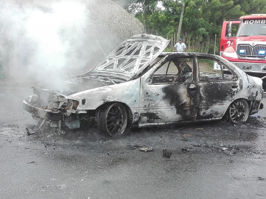 Alarmante aumento de incendios vehiculares, bomberos llaman a la prevención