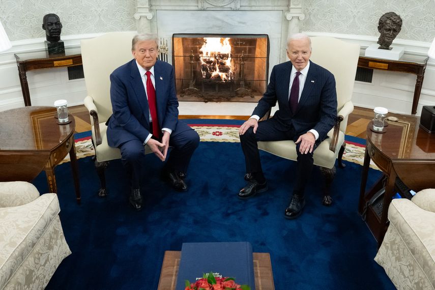 Trump culpa a Biden de la caída inesperada del PIB de EEUU