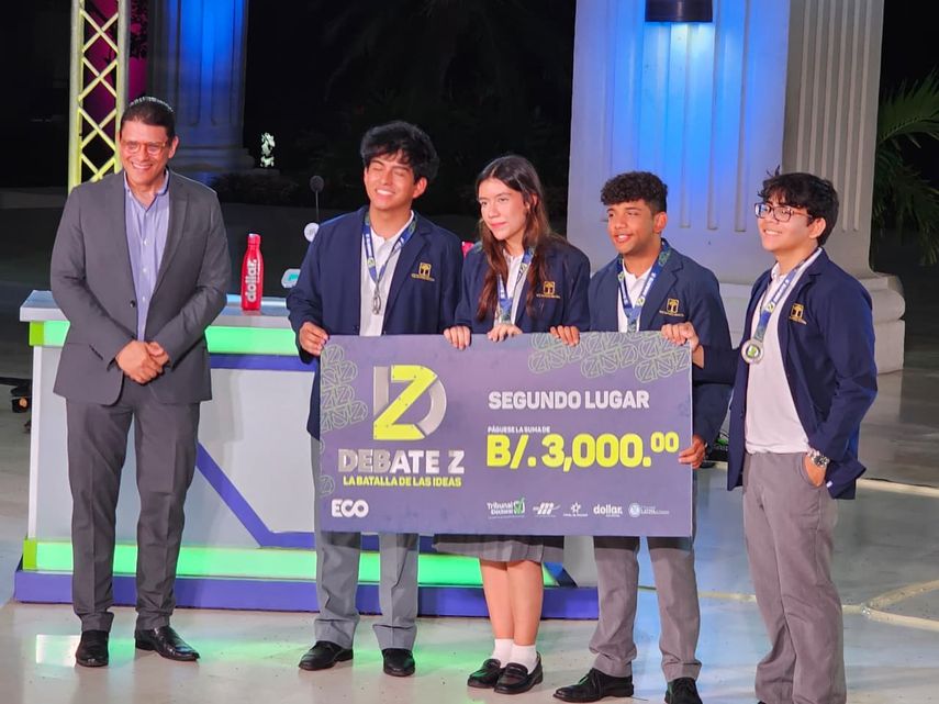 Debate Z:  La Academia Santa María de Colón se alza con el triunfo de la primera temporada