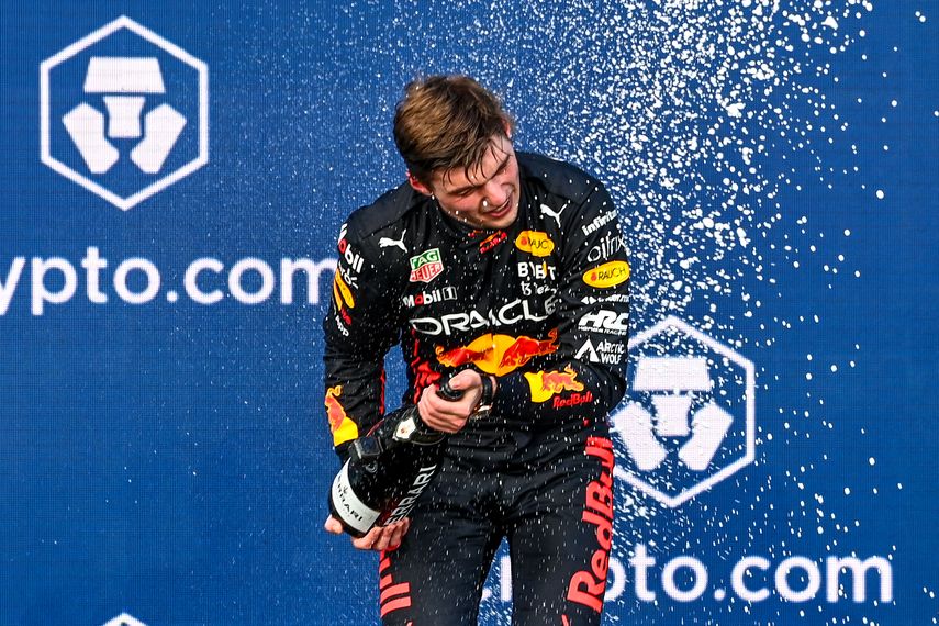 "Estoy muy feliz de ganar aquí en Miami, fue un gran domingo para nosotros", declaró Max Verstappen al salir de su auto.