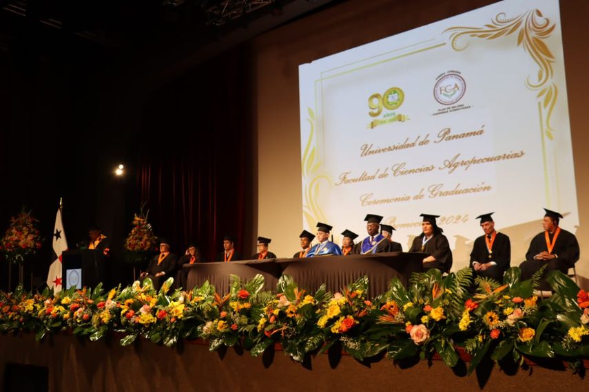 La Facultad de Ciencias Agropecuarias de la Universidad de Panamá entregó diplomas. La Facultad de Ciencias Agropecuarias de la Universidad de Panamá entregó diplomas.