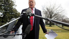 Trump dice que el Congreso debería borrar su juicio político