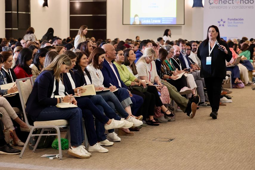 Más de mil docentes participan del congreso EducaMente 2025 basado en la neuroeducación