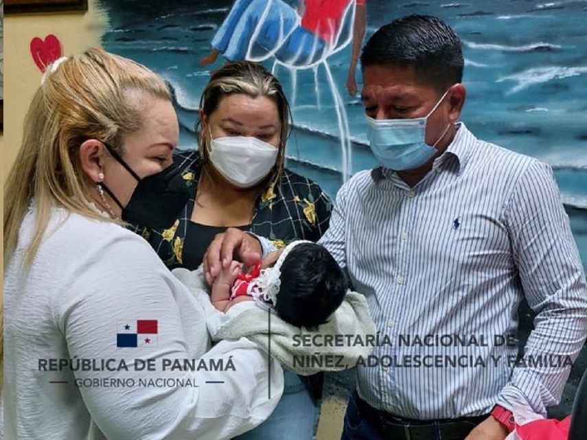 Senniaf brinda hogar a bebé abandonada en potrero