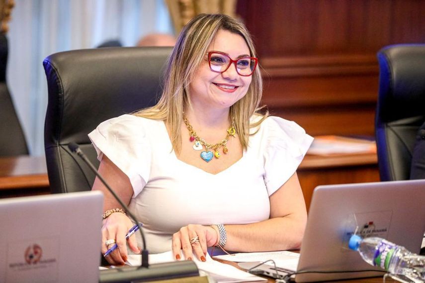 El Gabinete, encabezado por el presidente Nito Cortizo, autorizó a la Ministra de Trabajo y Desarrollo Laboral a llevar ante el Legislativo el proyecto de ley que crea el Consejo Superior de Trabajo. El Gabinete, encabezado por el presidente Nito Cortizo, autorizó a la Ministra de Trabajo y Desarrollo Laboral a llevar ante el Legislativo el proyecto de ley que crea el Consejo Superior de Trabajo.