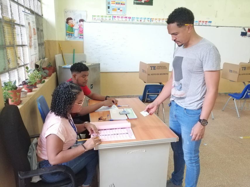 Realizando Metas: abren centros de votaciones