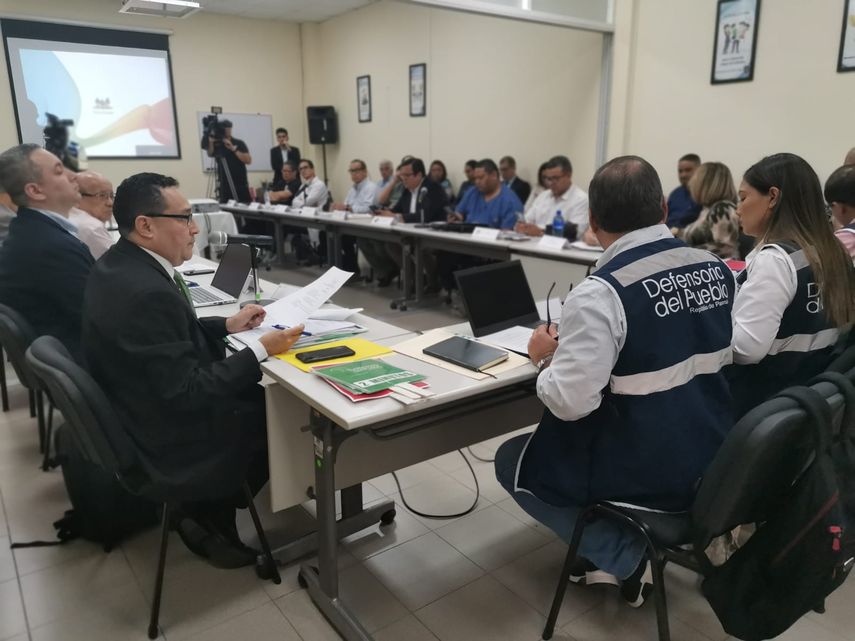 Medicamentos e insumos, temas abordados en mesa de diálogo