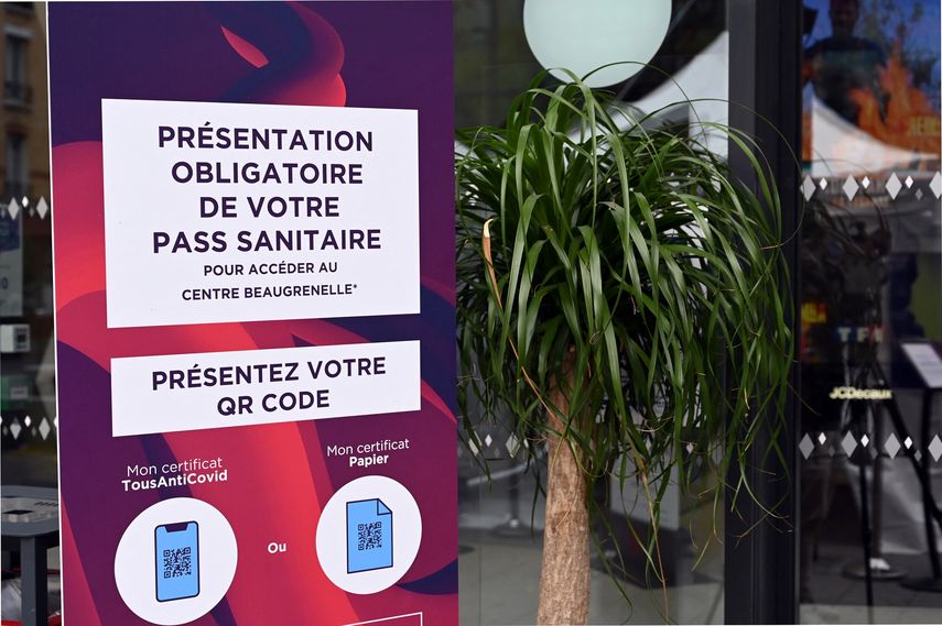 Pasaporte sanitario extendido a franceses de más de 12 años