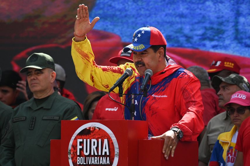 EE.UU. anunció que la decisión responde al "acoso" electoral contra la oposición en Venezuela, en medio de la organización de las elecciones presidenciales, en las que el presidente Nicolás Maduro buscará un tercer mandato de seis años. EE.UU. anunció que la decisión responde al "acoso" electoral contra la oposición en Venezuela, en medio de la organización de las elecciones presidenciales, en las que el presidente Nicolás Maduro buscará un tercer mandato de seis años.