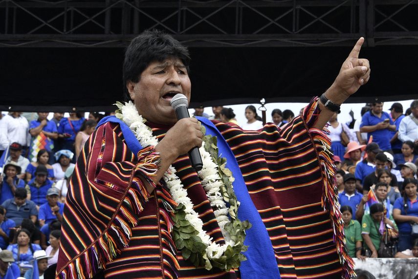 El expresidente de Bolivia, Evo Morales (2006-2019) y líder del oficialismo, amenazó este sábado con bloquear las principales carreteras del país andino si es que la Fiscalía cumple con una orden de aprehensión en su contra para que declare en un caso de "trata de personas". El expresidente de Bolivia, Evo Morales (2006-2019) y líder del oficialismo, amenazó este sábado con bloquear las principales carreteras del país andino si es que la Fiscalía cumple con una orden de aprehensión en su contra para que declare en un caso de "trata de personas".
