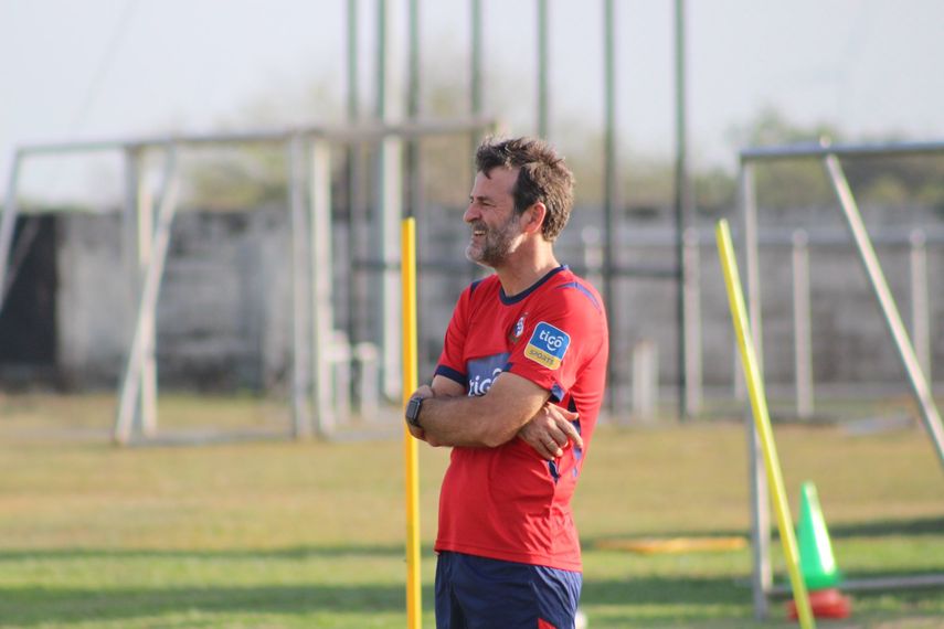 Thomas Christiansen, entrenador de Panamá Mayor, supervisó las casi dos horas de trabajo de la selección de Panamá, de las 4:00 p.m. a 6:00 p.m. en el también denominado Proyecto Gol en Penonomé.