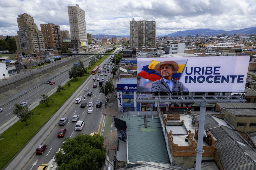 Expresidente Álvaro Uribe pide apelar en libertad su sentencia en Colombia