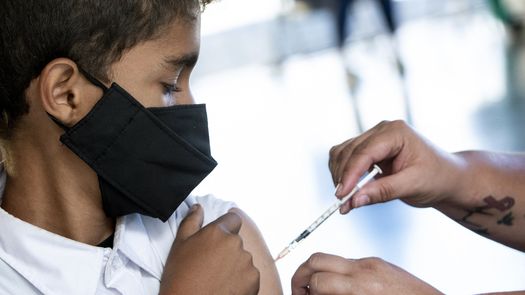 Costa Rica impulsa vacunación infantil en medio de críticas