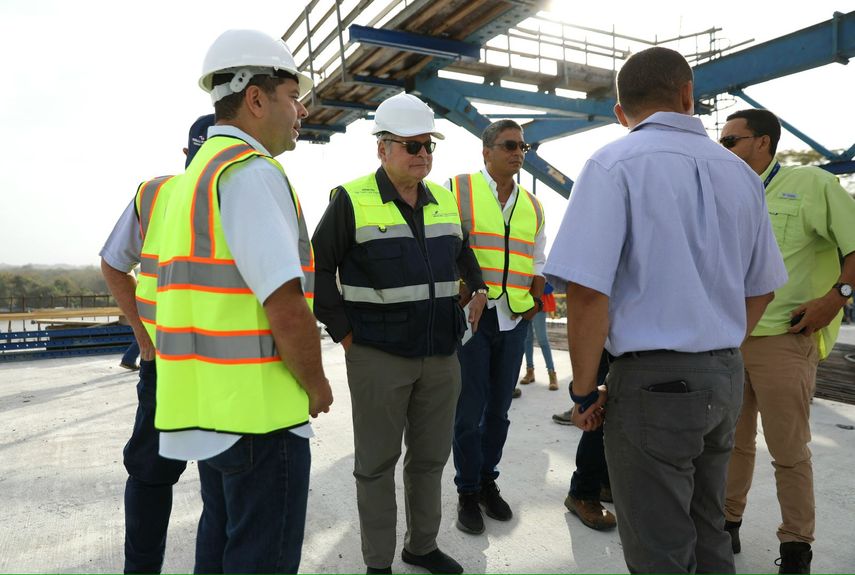 El ministro del MOP, José Luis Andrade, encabezó el recorrido. El ministro del MOP, José Luis Andrade, encabezó el recorrido.