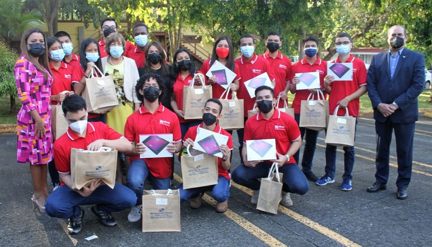 Meduca: Finalistas de concurso de oratoria cumplen agenda