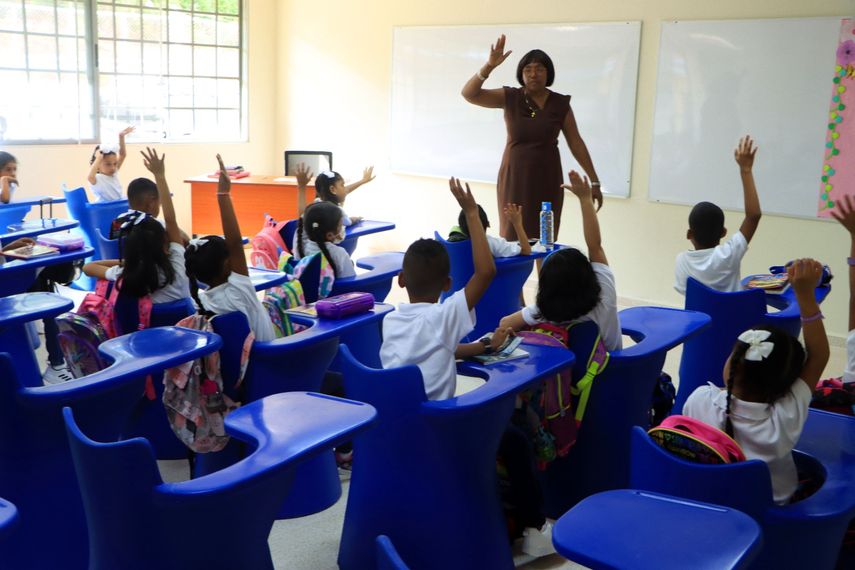 MEDUCA: validan guías de 4 asignaturas de educación primaria MEDUCA: validan guías de 4 asignaturas de educación primaria