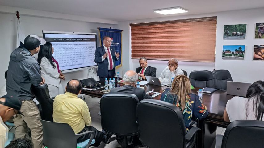 El MIDA reitera su compromiso de cumplir con las leyes panameñas y de apoyar al sector agropecuario y sus profesionales. El MIDA reitera su compromiso de cumplir con las leyes panameñas y de apoyar al sector agropecuario y sus profesionales.