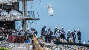 Balance de muertos en derrumbe en Florida sube a 16 en séptimo día de búsqueda