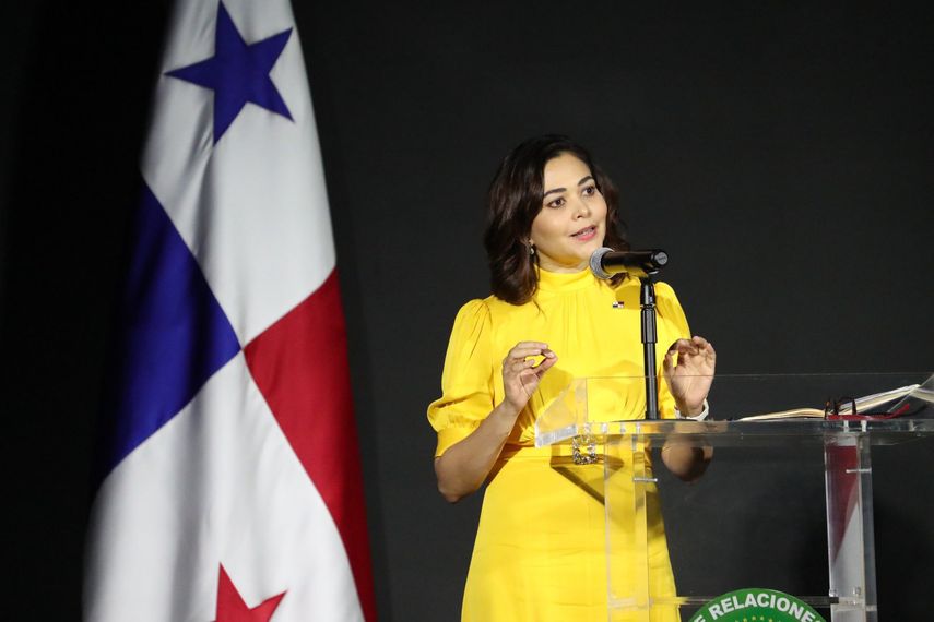 Janaina Tewaney representará a Panamá en cumbre de México