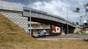 El Ministerio de Obras Públicas (MOP) proyecta entregar durante el verano de 2026 la orden de proceder para iniciar la rehabilitación de 12 puentes vehiculares —11 de ellos tipo Mabey— ubicados en los distritos de Panamá y San Miguelito.