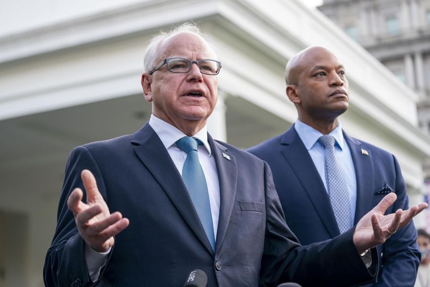 Kamala Harris y su recién elegido compañero de fórmula, Tim Walz, dieron este martes su primer mitin conjunto en Filadelfia (Pensilvania) destinado a darse a conocer entre los estadounidenses a solo tres meses de las elecciones presidenciales. Kamala Harris y su recién elegido compañero de fórmula, Tim Walz, dieron este martes su primer mitin conjunto en Filadelfia (Pensilvania) destinado a darse a conocer entre los estadounidenses a solo tres meses de las elecciones presidenciales.