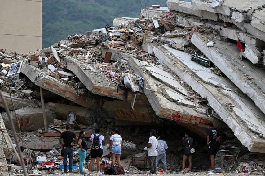 La Guaira: familias mantienen la búsqueda de desaparecidos bajo las ruinas