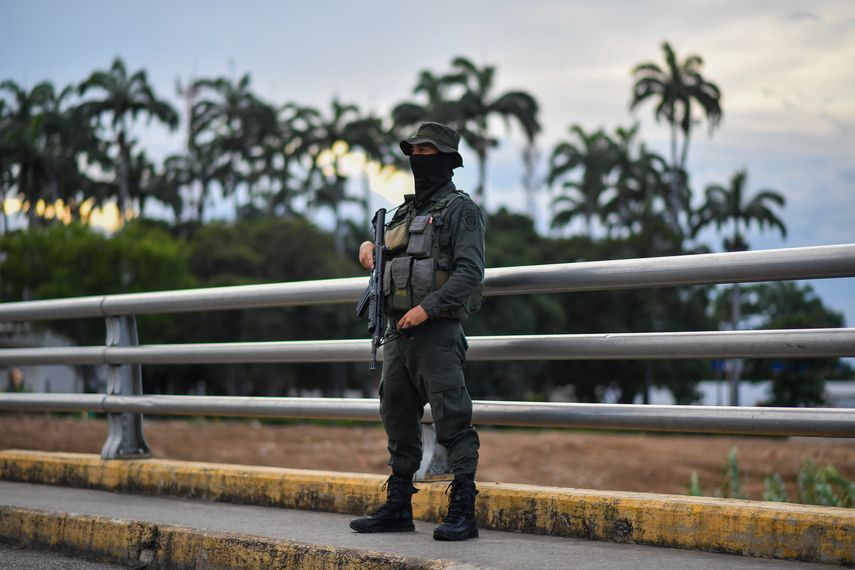El canciller de Colombia, Álvaro Leyva, anuncio el jueves en Cuba la intención de su gobierno de reanudar el diálogo con el Ejército de Liberación Nacional (ELN).