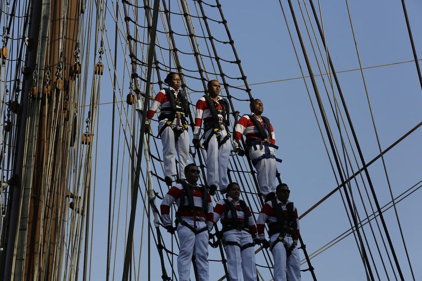 El buque llega a Panamá con 255 marinos a bordo, y la misión de transmitir un mensaje de unión y hermandad, además de dar a conocer a Perú en el mundo. El buque llega a Panamá con 255 marinos a bordo, y la misión de transmitir un mensaje de unión y hermandad, además de dar a conocer a Perú en el mundo.