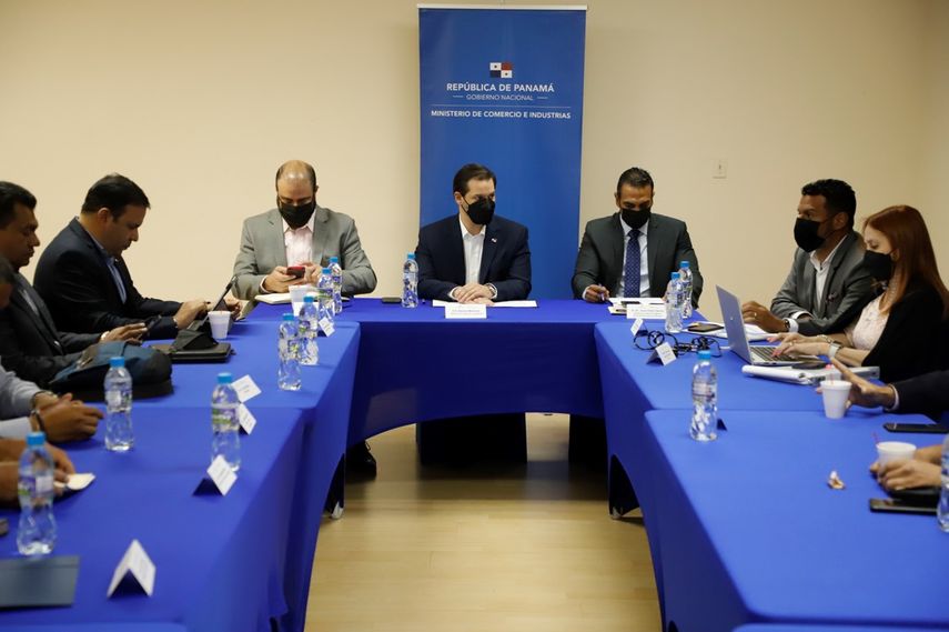 Mici media entre transportistas y directivos de puertos