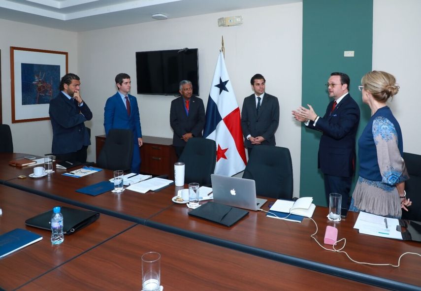 Panamá fortalece su estrategia para convertirse en hub de microelectrónica y semiconductores