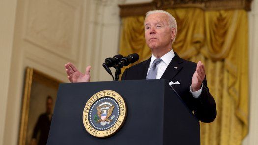 La toma del poder de los talibanes se produjo después de que la OTAN pusiera fin a su misión de 9.500 efectivos en Afganistán tras la decisión de Biden de sacar las tropas estadounidenses del país.