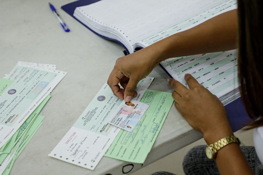 Ifarhu inicia hoy pago de por cheque de PASE-U y Concurso