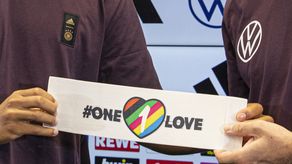 Siete selecciones europeas renuncian al brazalete inclusivo One Love en Catar