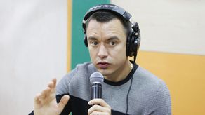 Presidente de Ecuador plantea alza de IVA para financiar conflicto armado