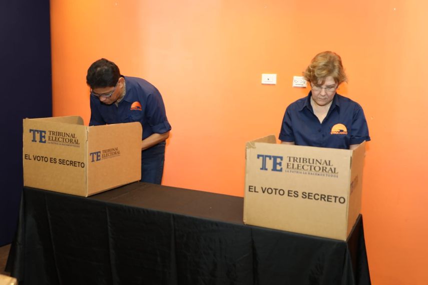 Un total de 60 directivos de MOCA deberán de emitir su voto. Un total de 60 directivos de MOCA deberán de emitir su voto.