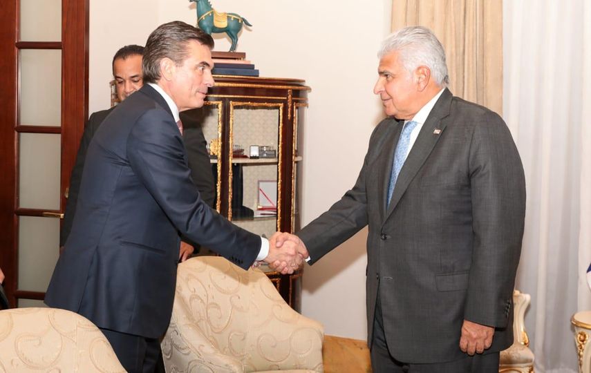 Panamá destaca su opoyo al presidente Paz.