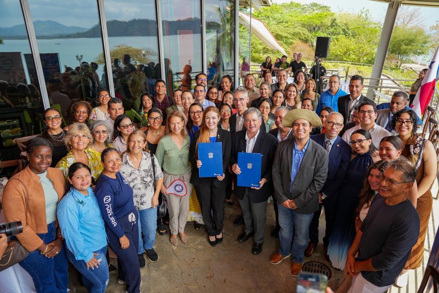 El Ministerio de Ambiente (MiAMBIENTE) y For Nature Foundation suscribieron un memorando de entendimiento que establece un marco de cooperación estratégica para impulsar ante la Asamblea General de las Naciones Unidas (ONU)