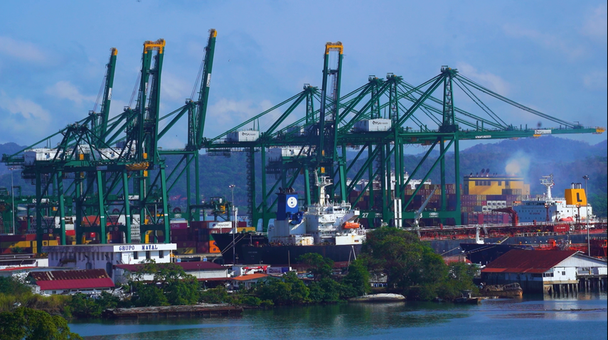 Panamá es un gran exportador de servicios. Panamá es un gran exportador de servicios.