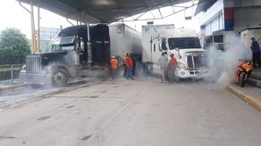 Los transportistas de carga que protagonizaron cierres en Paso Canoas y Chiriquí el lunes, anunciaron que continuarán con protestas para exigir el congelamiento del precio del combustible.