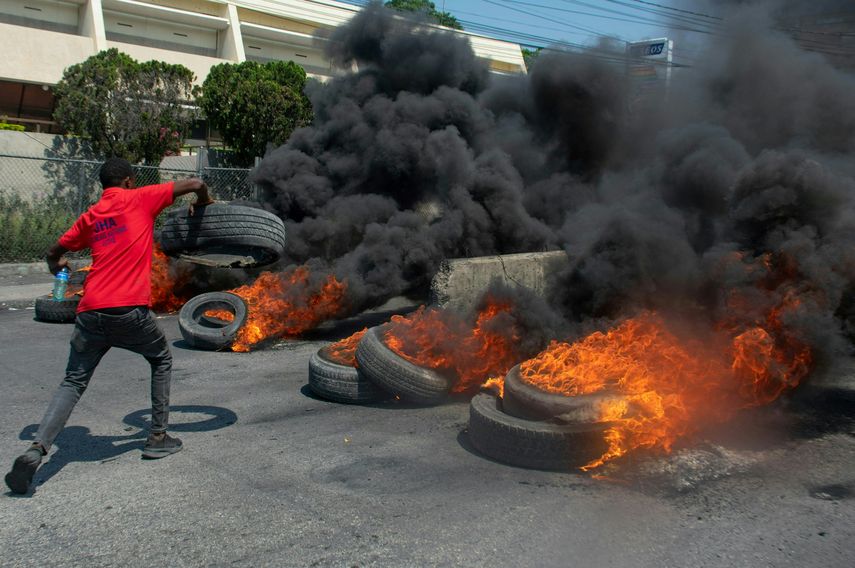 Haití: La tensión vuelve al país con ataques, saqueos e incendios. Haití: La tensión vuelve al país con ataques, saqueos e incendios.