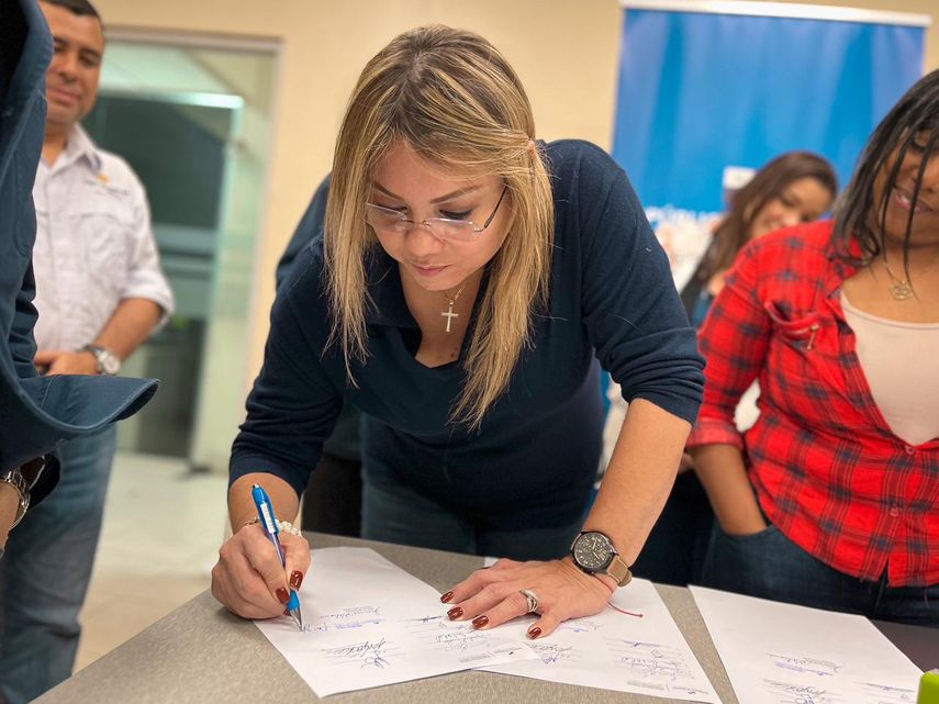 Luego de más de dos meses de negociaciones, los trabajadores de Minera Panamá lograron un acuerdo con mejores condiciones laborales. Luego de más de dos meses de negociaciones, los trabajadores de Minera Panamá lograron un acuerdo con mejores condiciones laborales.