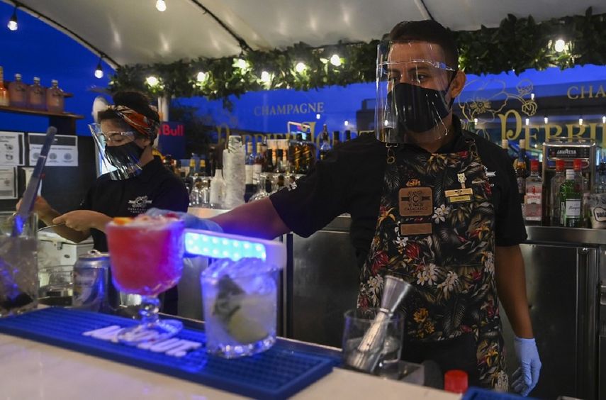 Los centros de diversión nocturna ( bares y discotecas), que cuenten con permiso nocturno vigente, ubicados en el distrito de Panamá podrán operar en un horario extendido durante las Fiestas Patrias y de Fin de Año.