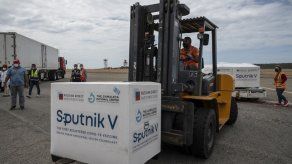 Llega a Venezuela primer lote de 100.000 vacunas rusas contra el covid-19