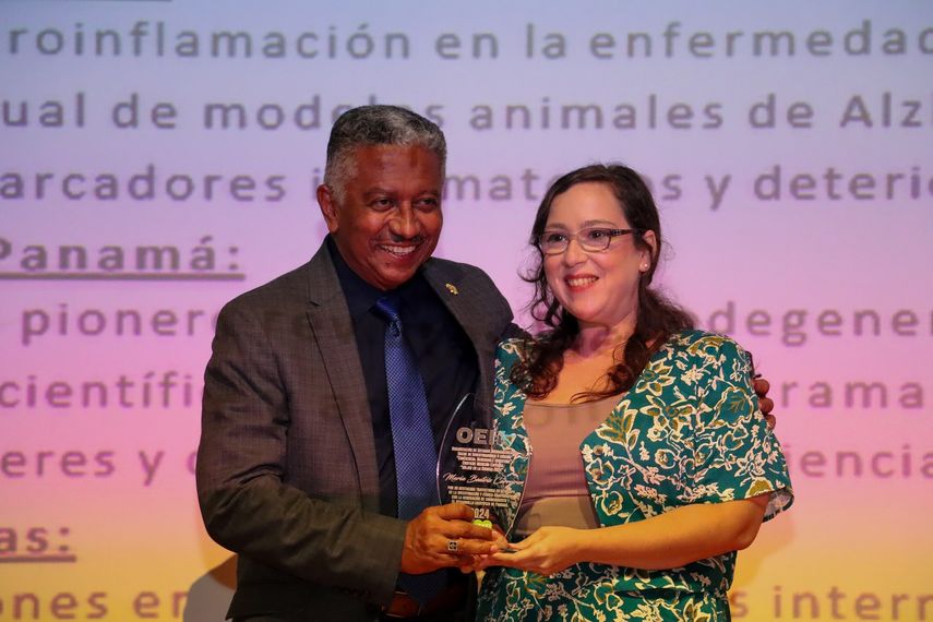 Cinco científicas panameñas recibieron un reconocimiento por su trayectoria durante la segunda edición de Expo ConCiencia 2024. Cinco científicas panameñas recibieron un reconocimiento por su trayectoria durante la segunda edición de Expo ConCiencia 2024.