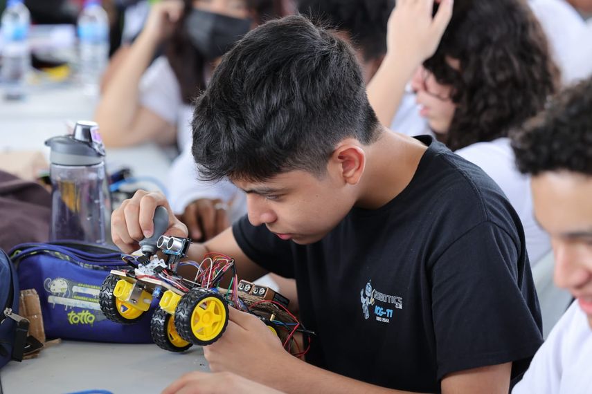 Tras competir por dos días consecutivos, la VIII Olimpiada Nacional de Robótica 2022 Panamá, en que participaron 251 equipos integrados por estudiantes de colegios oficiales y particulares, ya tiene definido siete equipos ganadores de las diferentes categorías.