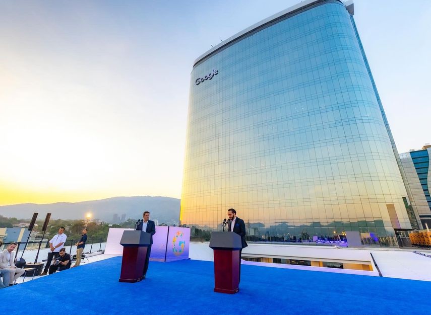 Nayib Bukele inaugura base de operaciones de Google en El Salvador